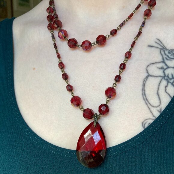 Necklace and earring set beautiful burgundy comes in giftbox - Picture 1 of 5
